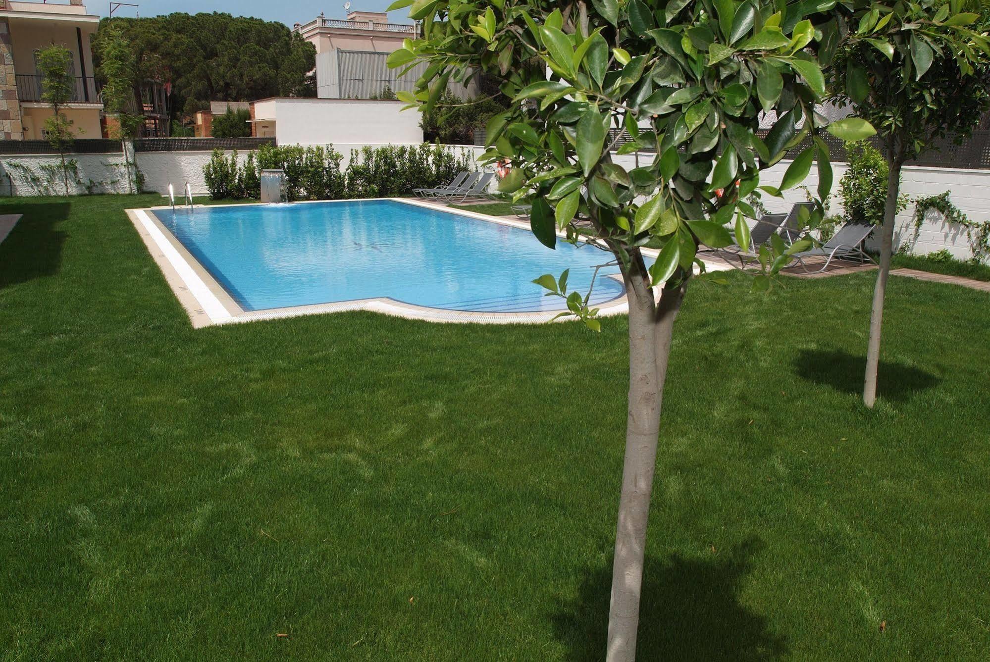 Apartamentos Royal Marina Gardens Castelldefels Exterior foto